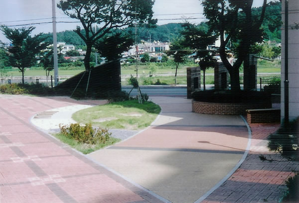  渮